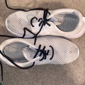 white mesh Nike roshes